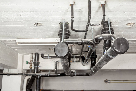 地下室厕所用强力油管聚乙烯排水管照片