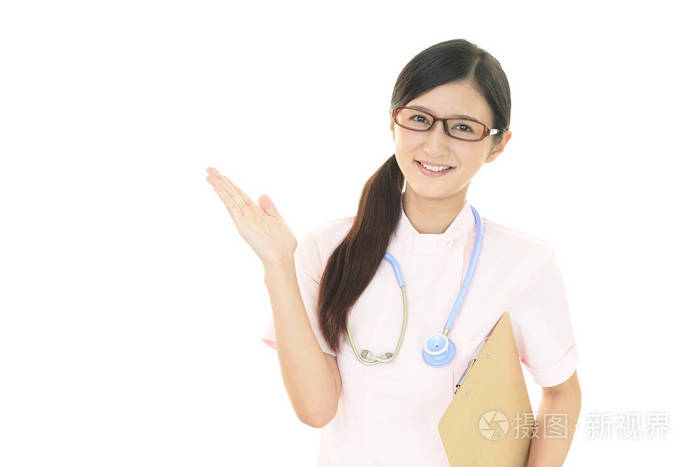 微笑的女性护士被隔离在白色背景下