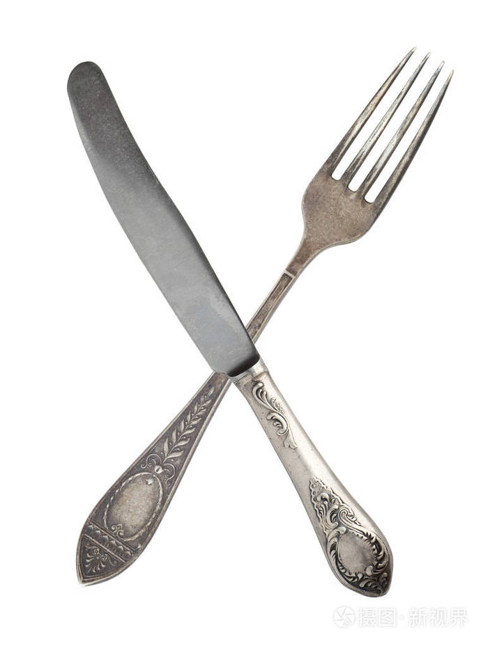 交叉老式交叉叉子和刀隔离在钟的背景上乡村风格