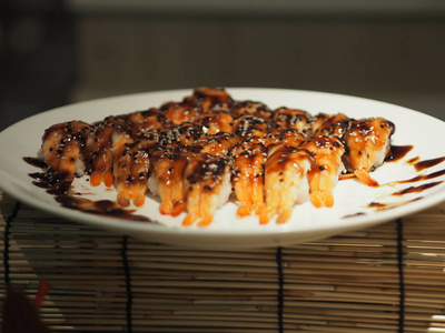 熟寿司，虾，美味的食物