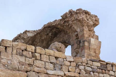 贾亚约旦2018年12月06日中世纪堡垒阿什舒巴克的遗迹矗立在约旦贾亚市附近的一座小山上