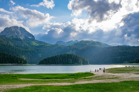 黑山北部国家公园德米特里的壮丽黑湖