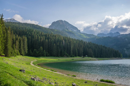 黑山北部国家公园德米特里的壮丽黑湖