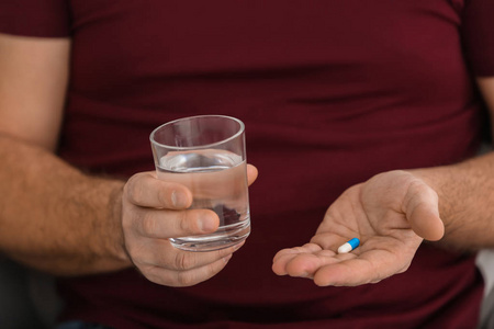 中年健康吃药图片