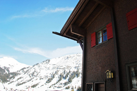 奥地利莱希山上的冬屋