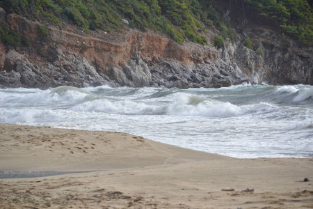 美丽的克利奥帕特拉湾海滩在阿拉尼亚土耳其风日大海上巨浪