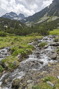 保加利亚里拉山Malyovitsa峰和Malyoviska河夏季景观