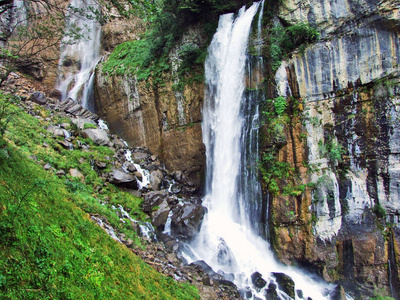 瑞士圣加伦州瓦伦塞湖瀑布和源头阿伯韦