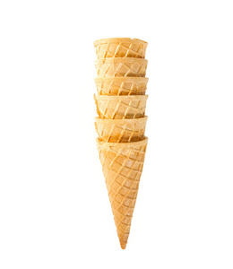 白色背景下分离的美味华夫饼冰淇淋锥