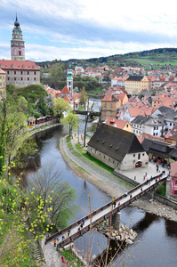捷克共和国Vltava河历史城市CeskyKrumlov的全景。