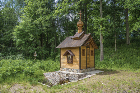 圣马卡流士的圣泉，靠近卡拉瓦茨沃乌格利希区雅罗斯拉夫尔地区俄罗斯村。