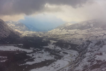 瑞士冬季寒冷的冬季蓝山