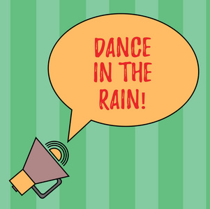 显示雨中舞蹈的书写笔记。商业照片展示享受雨天幼稚的活动快乐舞蹈椭圆形概述讲话泡泡文本气球扩音器与声音图标