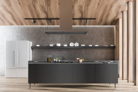 现代厨房的内部有灰色的墙壁，木制的地板，灰色的台面，内置在水槽里，一个灰色的岛屿，一个炊具，一个冰箱和一个带盘子的架子。 3D渲