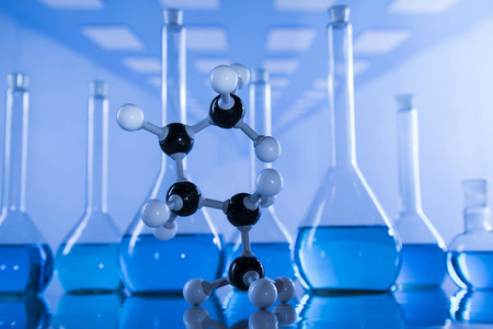 化学实验用科学玻璃器皿照片