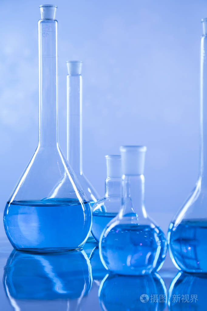 实验室烧杯科学实验蓝色背景