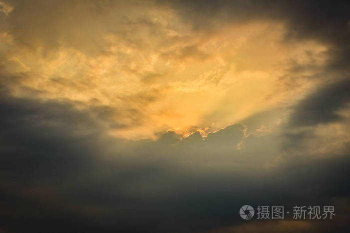 戏剧性的天空云 天空日落与云 风暴美丽的黄色和橙色背景照片 正版商用图片16mx0e 摄图新视界