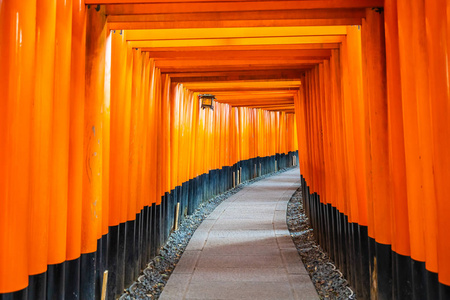 日本京都美丽的福西米伊纳里神殿