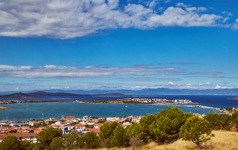 土耳其爱琴海一侧的艾瓦利克镇昂孔达岛的景色