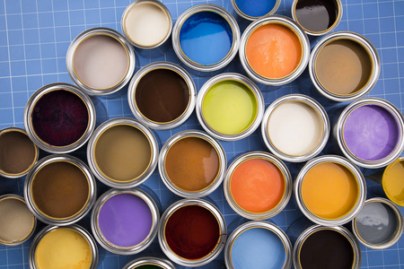 油漆罐调色板照片
