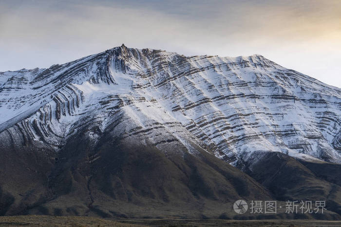 阿根廷巴塔哥尼亚的褶皱山和岩层