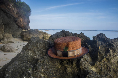 珊瑚礁海滩的船帽暑假主题