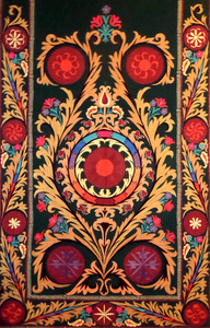 苏扎尼。 丝绸织物材料东方阿拉伯伊斯兰装饰刺绣图案。