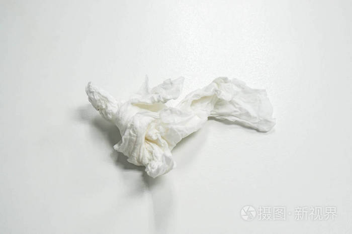 用过的纸巾的孤立垃圾