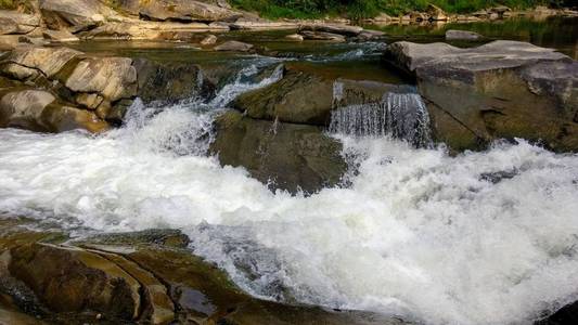 自然河流瀑布夏季景观图片