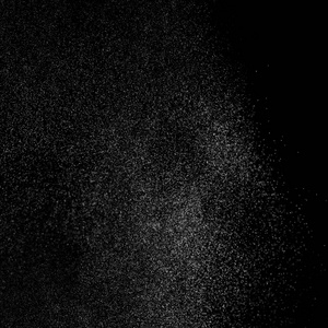 抽象的水溅在正方形的黑色背景上。 白色粒子的冻结运动。 雨雪覆盖纹理。