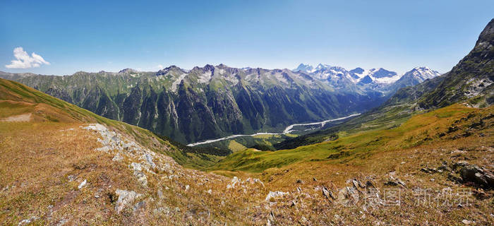 全景照片春天山谷高加索山脉阿尔凯兹俄罗斯.