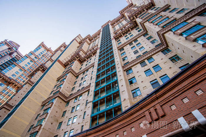 著名的多层住宅,多层住宅,朱红色帆