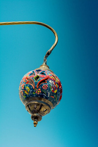 土耳其风格的土耳其装饰灯在上面