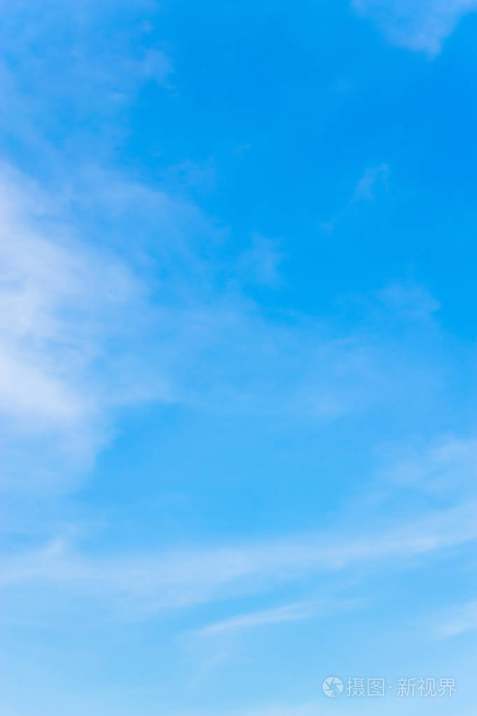 蓝色的背景在空中.照片-正版商用图片16oo1q-摄图新视界