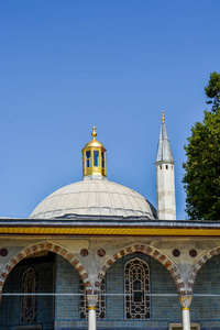 在奥斯曼帝国时期的清真寺里用石头制作的尖塔