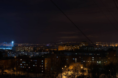 Cheboksary于1月4日晚从12层的高度拍摄
