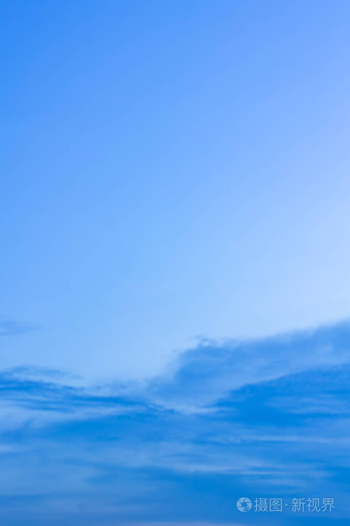 蓝色背景在空中为文本