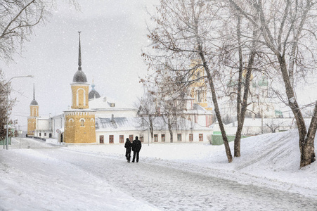 科洛姆纳市的降雪。 斯塔洛托洛伊茨基诺沃戈卢特文修道院