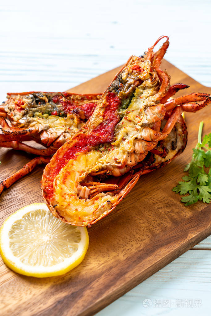 加柠檬烤龙虾牛排