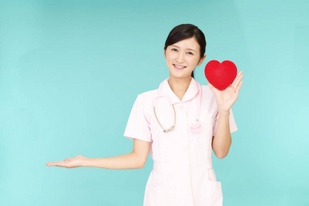 微笑的亚洲护士