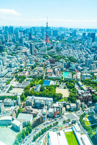美丽的建筑建造东京城与东京塔在蓝天日本