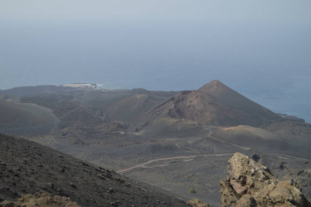 从圣安东尼奥火山最高的景色在拉帕尔马岛在加那利群岛。 旅游自然假日地质。 2015年7月8日西班牙伊斯拉德拉帕尔马加那利群岛。