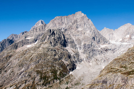 阿尔卑斯山西部是高山山脉的西部。