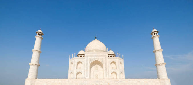 印度阿格拉美丽的泰姬陵是爱的象征，也是世界的奇迹