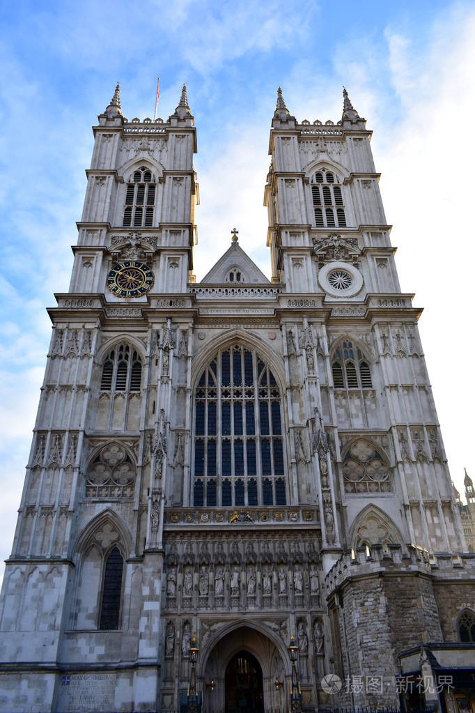威斯敏斯特修道院西哥特式立面和塔楼有钟窗和雕像英国伦敦