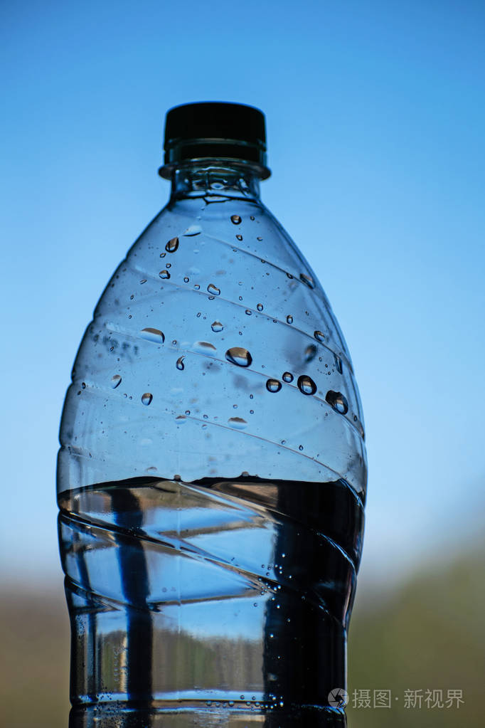 水瓶瓶装水制成塑料使用壁纸包装或产品药物图像