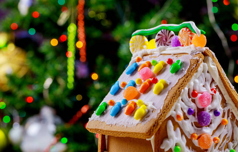自制姜饼屋，圣诞树装饰，节日概念