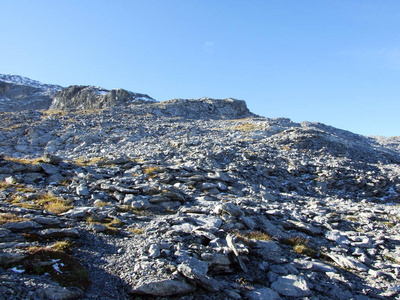 瑞士乌里州和格拉鲁斯州费塞滕格拉特查默斯托克峰上的石头和岩石