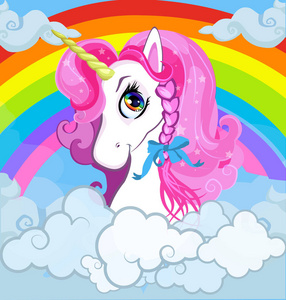 卡通白色小马独角兽头与粉红色鬃毛肖像在明亮的彩虹与云天背景。 插图T恤图形儿童服装印刷婴儿书封面明信片设计