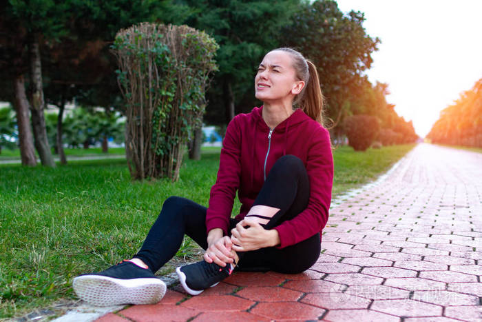 运动过程中腿部损伤,肌肉劳损和踝关节扭伤事故.